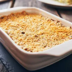 Sartù di riso pronto da gustare, una ricetta semplice e veloce per un piatto saporito e dorato.