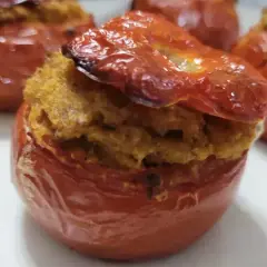 Pomodori al forno alla siciliana ripieni di un gustoso impasto.