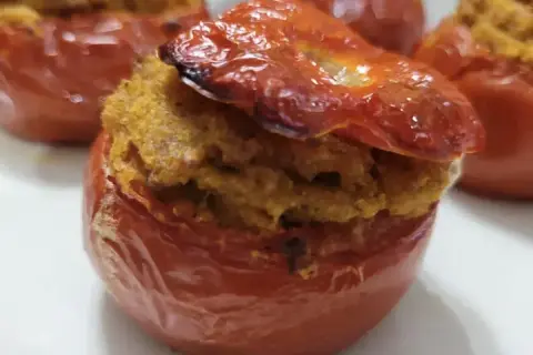 Pomodori al forno alla siciliana ripieni di un gustoso impasto.