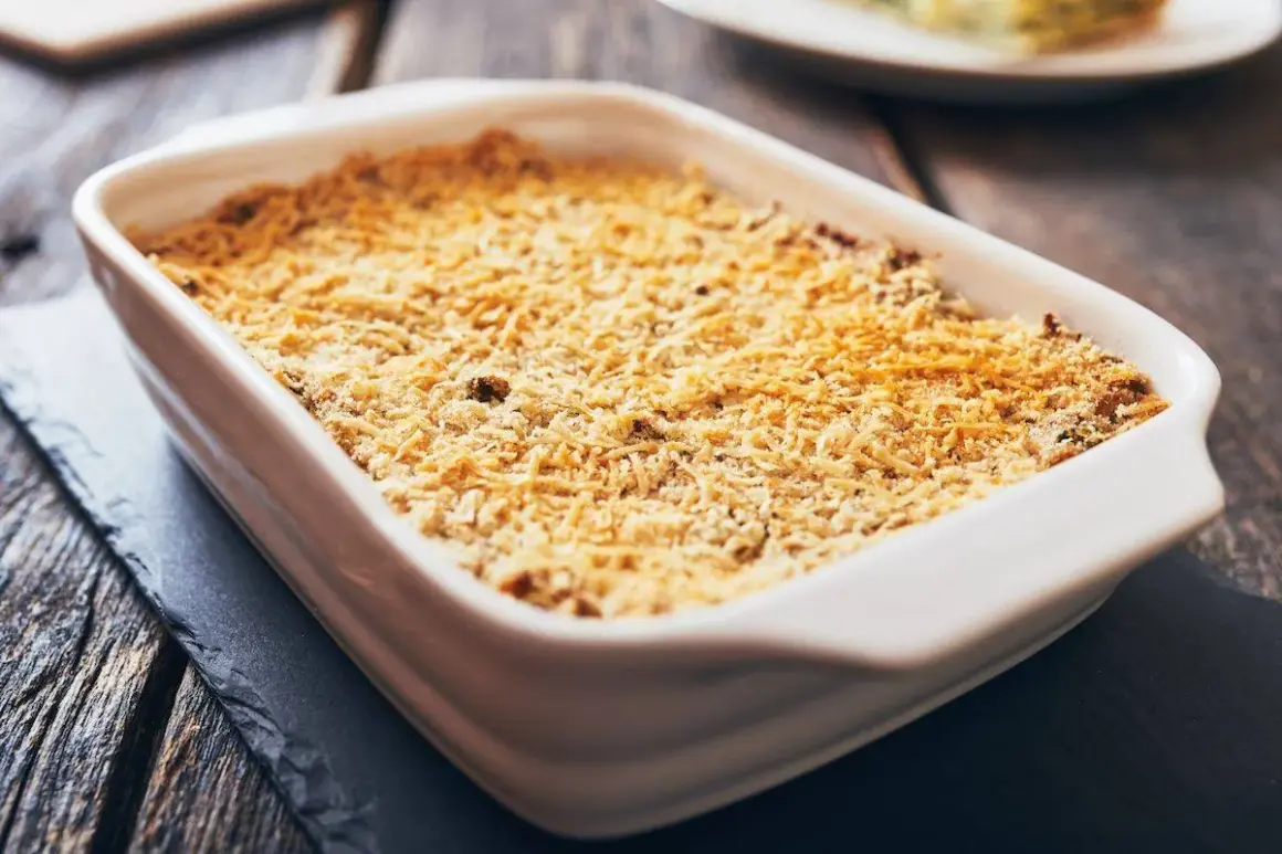 Sartù di riso pronto da gustare, una ricetta semplice e veloce per un piatto saporito e dorato.