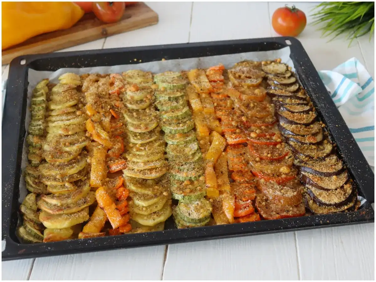 Verdure al forno saporite, dorate e croccanti
