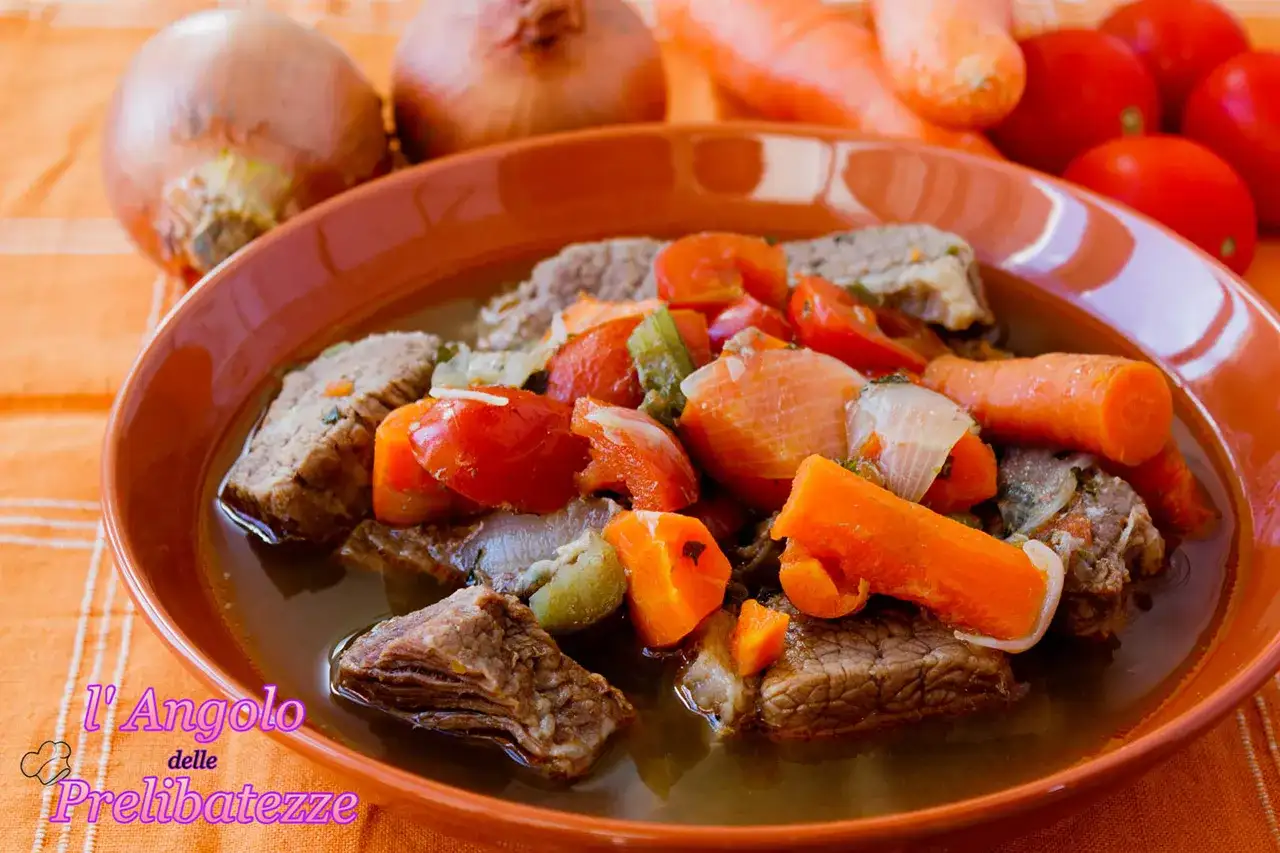 Brodo di carne fatto bene - dosi, cottura e conservazione
