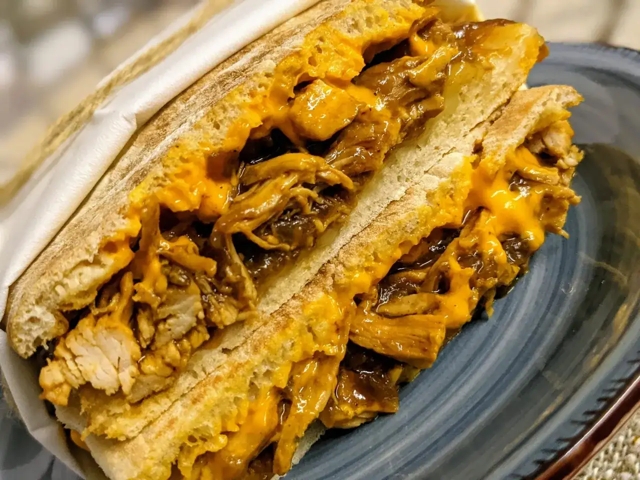 Pulled chicken morbido e succoso - cottura e panini